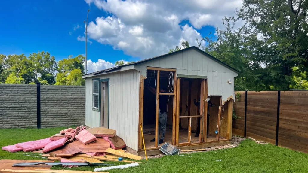 Junk removal service for a residential property in Hutto, TX